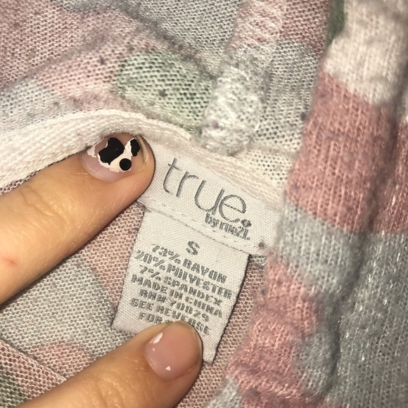 Super soft pink camo hoodie - Picture 2 of 2